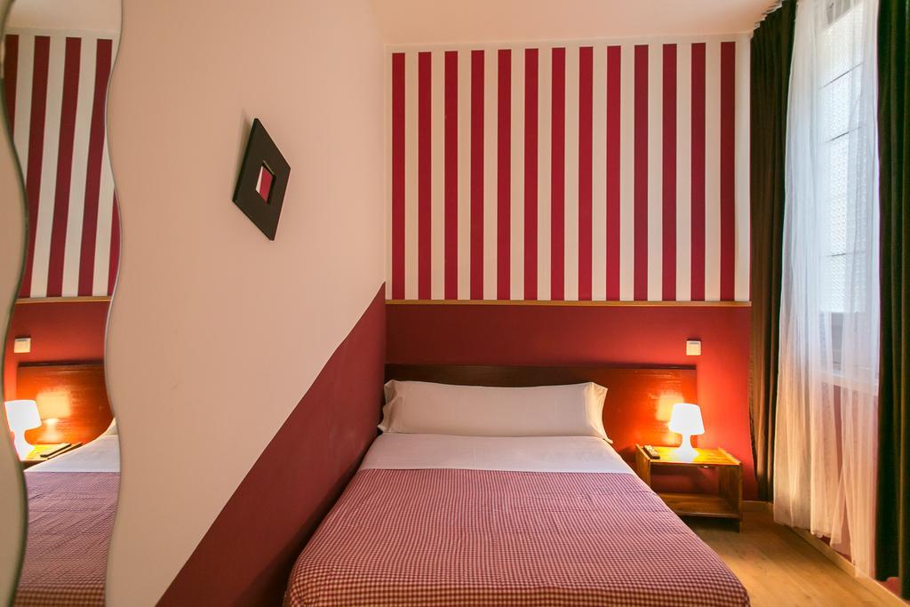 ホテル オスタル アバーリ マドリード 部屋 写真